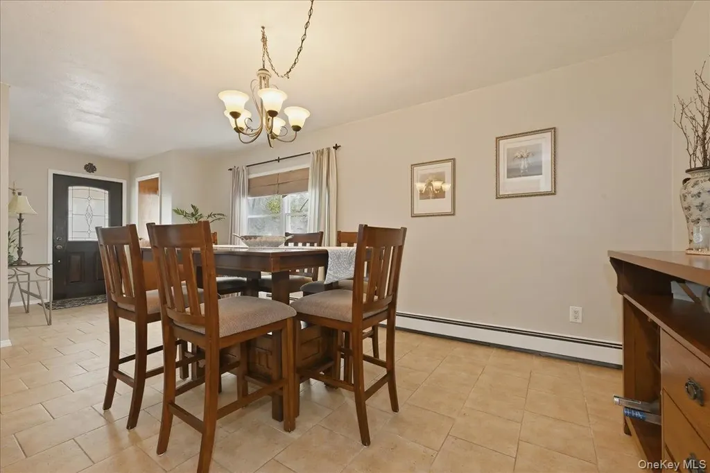 25 Gleaner Lane Levittown NY 11756
