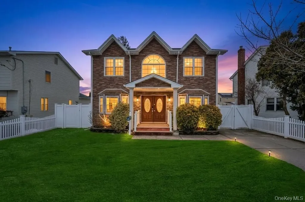 25 Virginia Avenue Plainview NY 11803