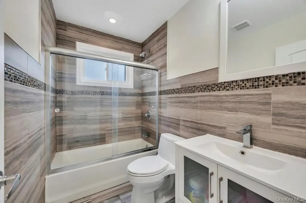 25 Virginia Avenue Plainview NY 11803