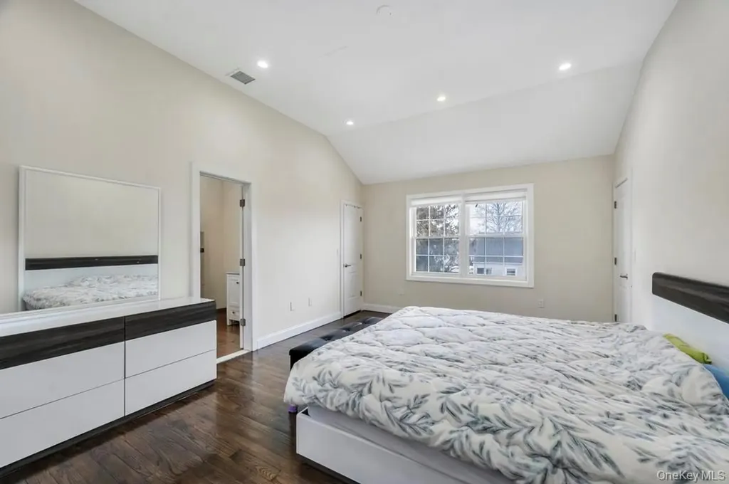 25 Virginia Avenue Plainview NY 11803