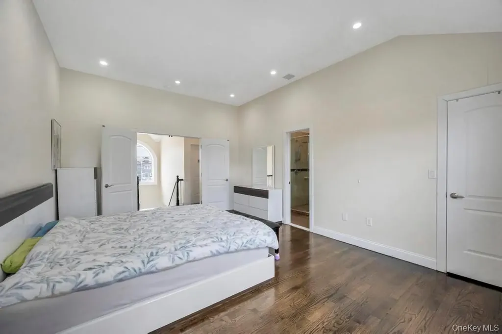 25 Virginia Avenue Plainview NY 11803