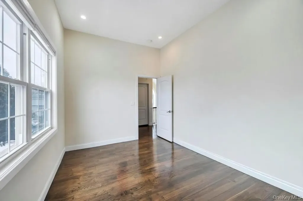 25 Virginia Avenue Plainview NY 11803