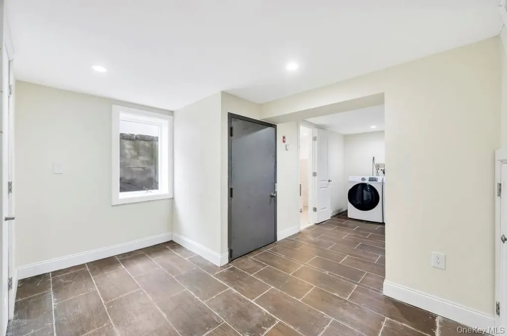 25 Virginia Avenue Plainview NY 11803
