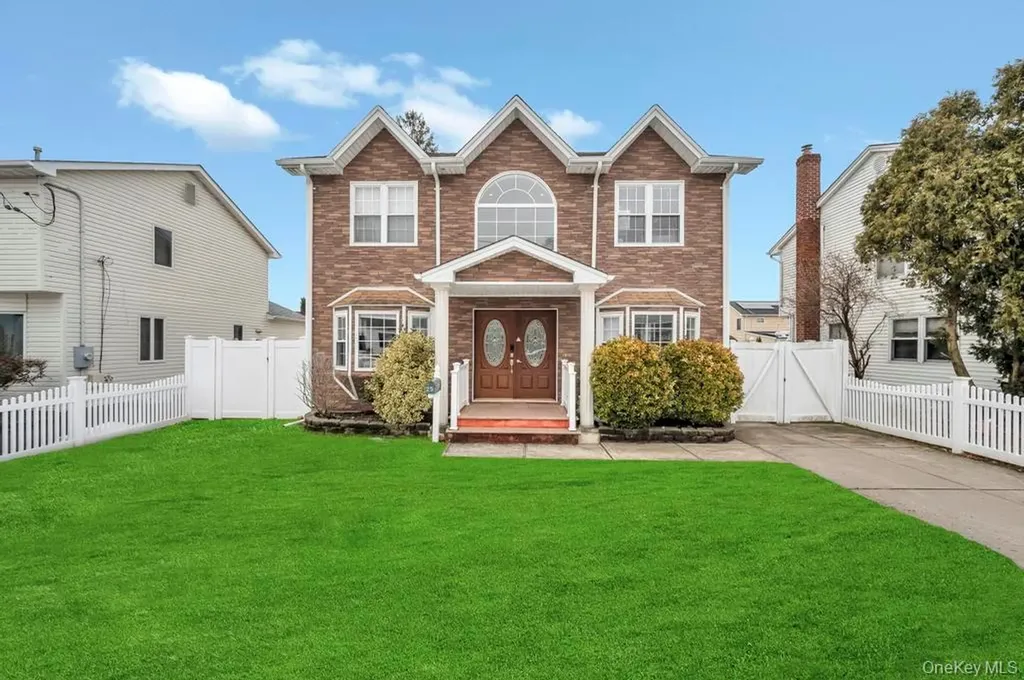 25 Virginia Avenue Plainview NY 11803