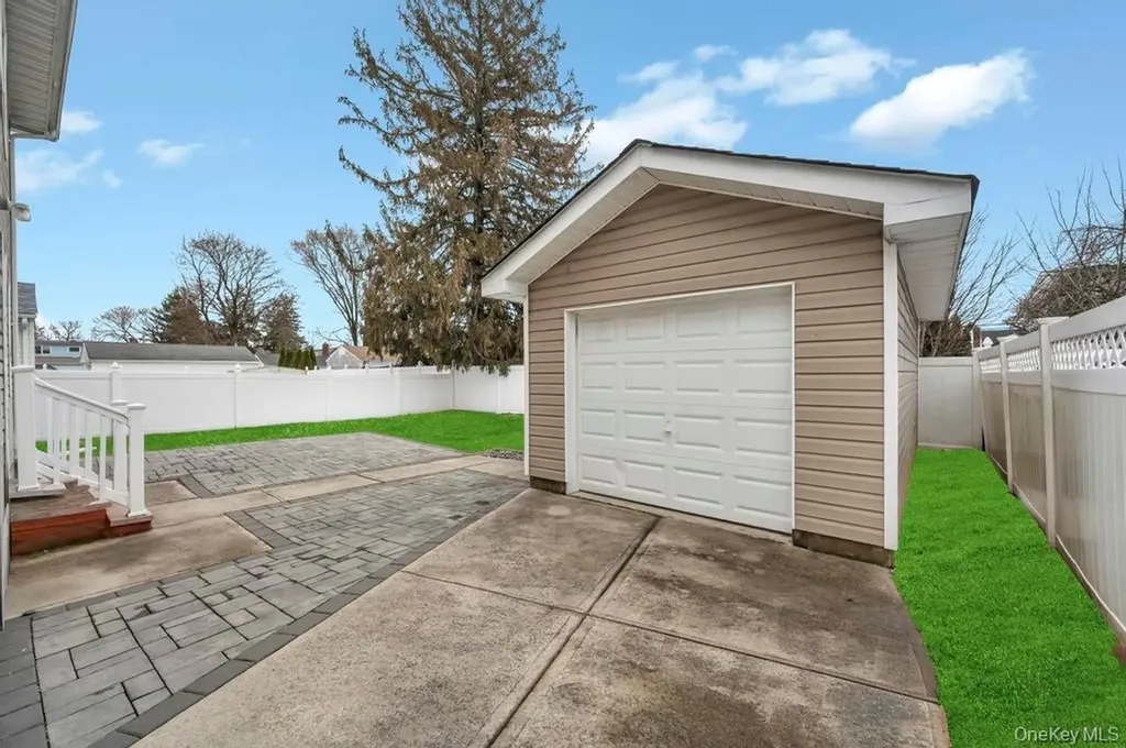 25 Virginia Avenue Plainview NY 11803