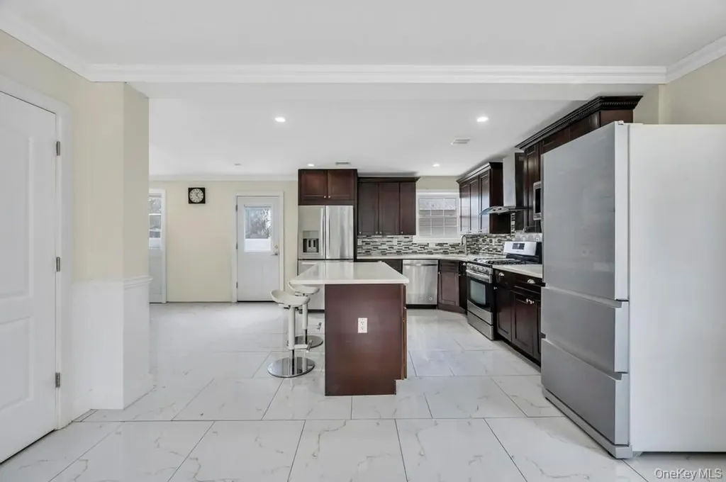 25 Virginia Avenue Plainview NY 11803