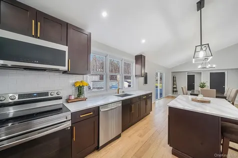 17 Fairway Drive Manorville NY 11949