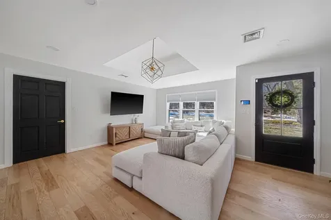 17 Fairway Drive Manorville NY 11949
