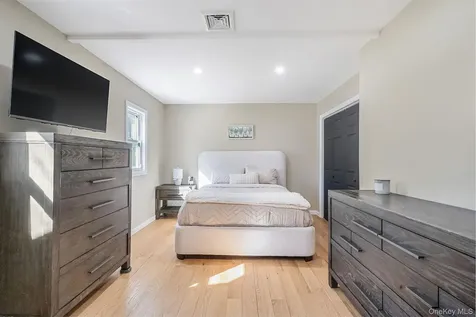 17 Fairway Drive Manorville NY 11949