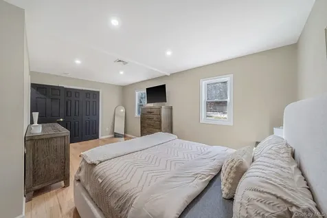 17 Fairway Drive Manorville NY 11949