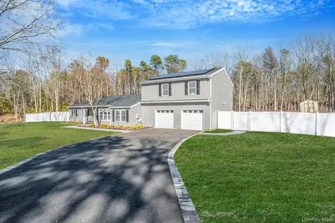 17 Fairway Drive Manorville NY 11949