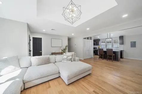 17 Fairway Drive Manorville NY 11949