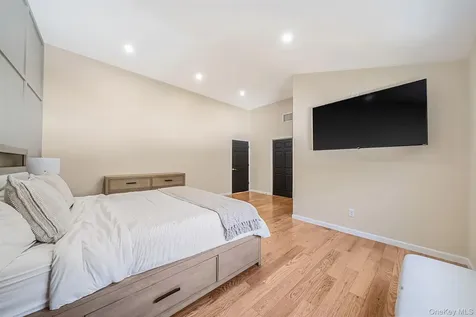 17 Fairway Drive Manorville NY 11949