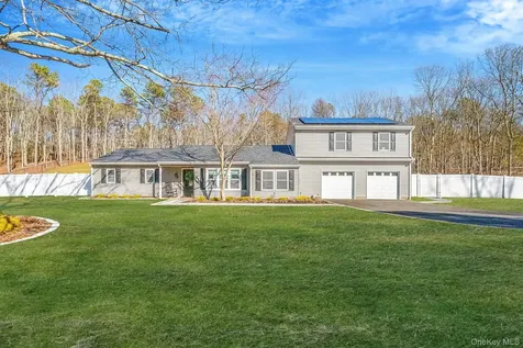 17 Fairway Drive Manorville NY 11949