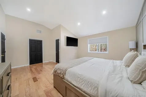 17 Fairway Drive Manorville NY 11949