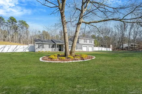 17 Fairway Drive Manorville NY 11949
