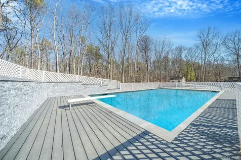 17 Fairway Drive Manorville NY 11949