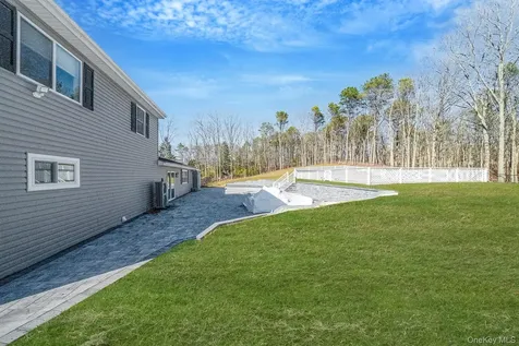 17 Fairway Drive Manorville NY 11949