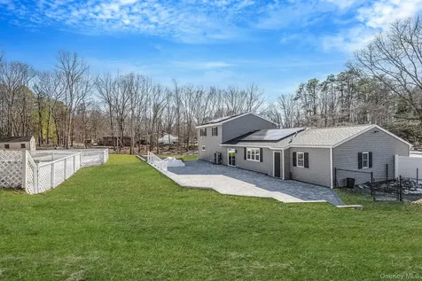 17 Fairway Drive Manorville NY 11949