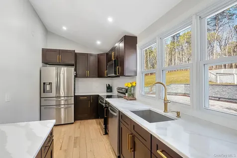 17 Fairway Drive Manorville NY 11949