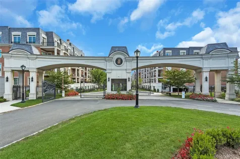 3000 Royal Court North Hills NY 11040