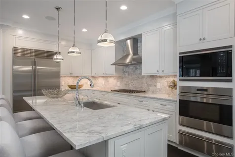 3000 Royal Court North Hills NY 11040