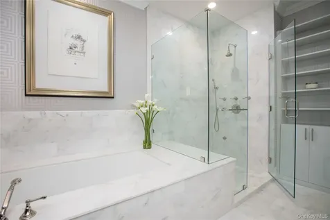 3000 Royal Court North Hills NY 11040