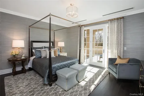 3000 Royal Court North Hills NY 11040