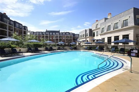 3000 Royal Court North Hills NY 11040