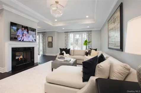 3000 Royal Court North Hills NY 11040