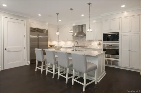3000 Royal Court North Hills NY 11040
