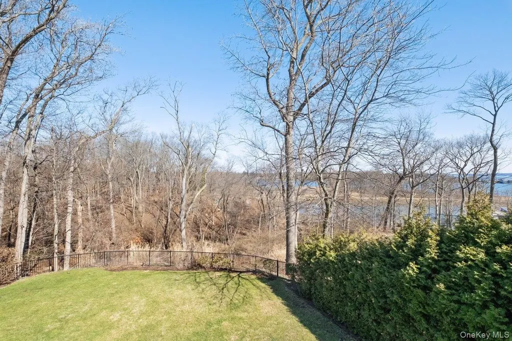 5 Trails End Rye NY 10580