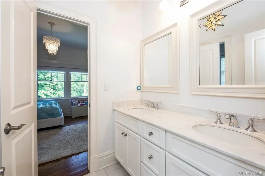 5 Trails End Rye NY 10580