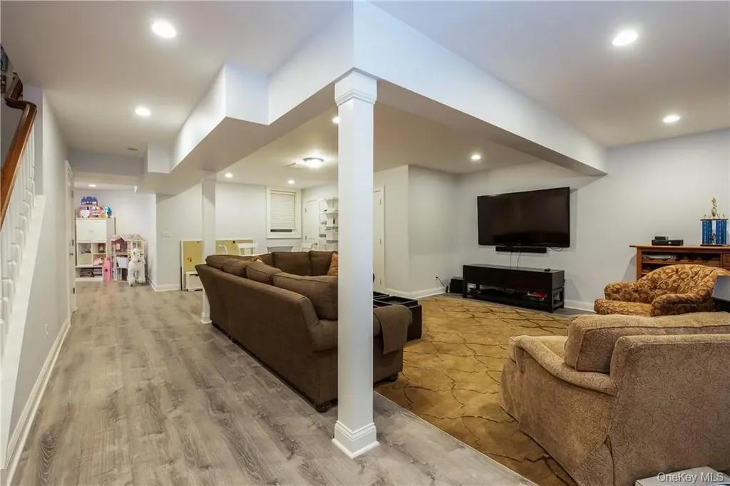 5 Trails End Rye NY 10580