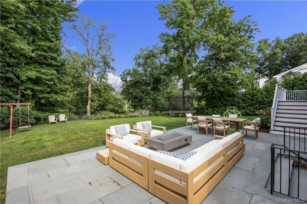 5 Trails End Rye NY 10580