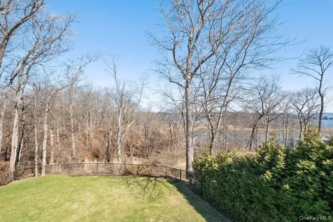 5 Trails End Rye NY 10580