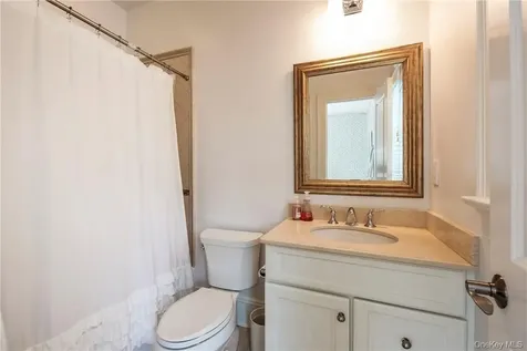 5 Trails End Rye NY 10580
