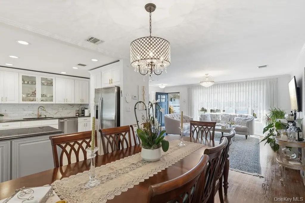 20 Vista Road Plainview NY 11803
