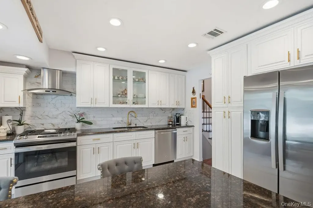 20 Vista Road Plainview NY 11803