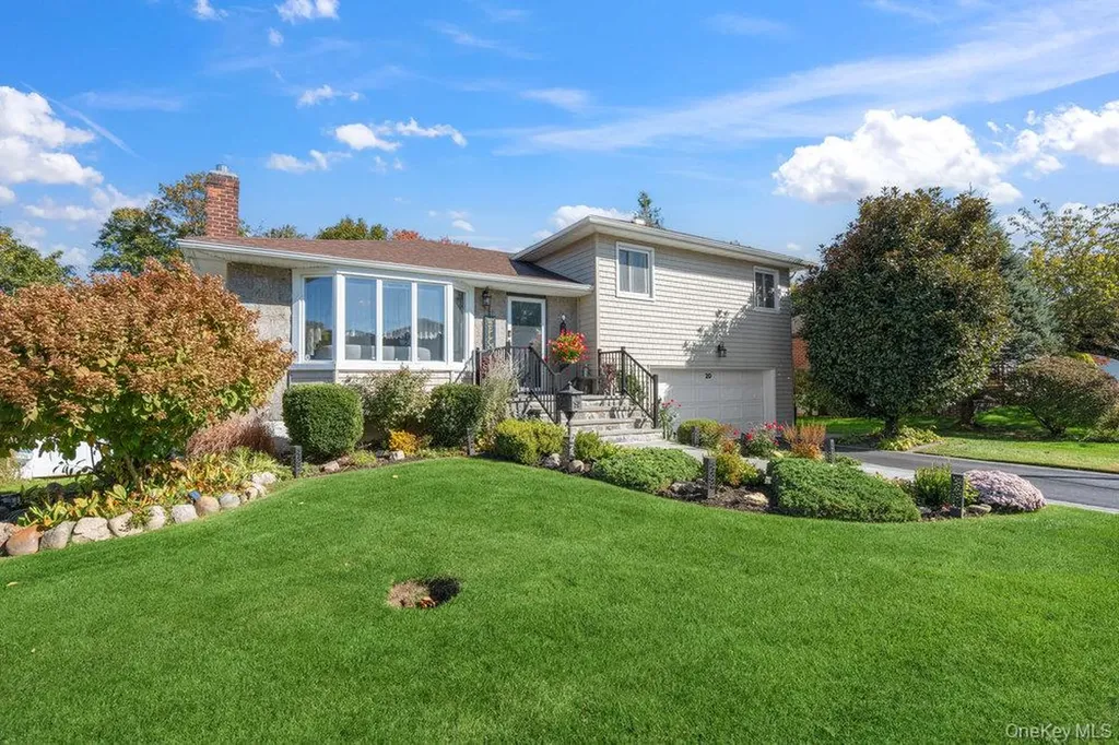 20 Vista Road Plainview NY 11803