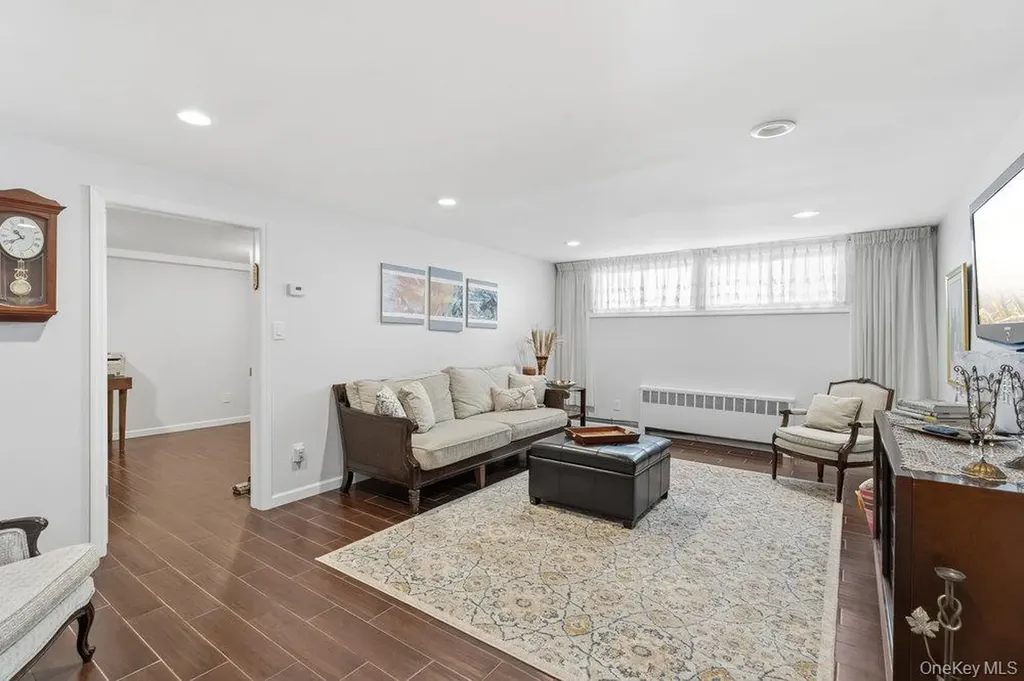 20 Vista Road Plainview NY 11803