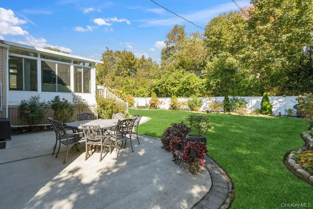 20 Vista Road Plainview NY 11803