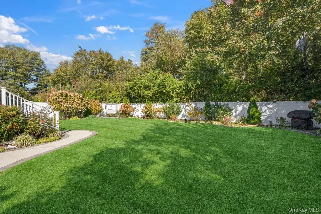 20 Vista Road Plainview NY 11803