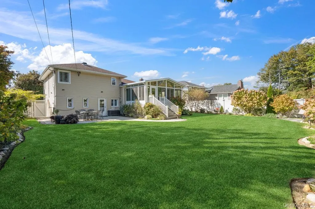 20 Vista Road Plainview NY 11803