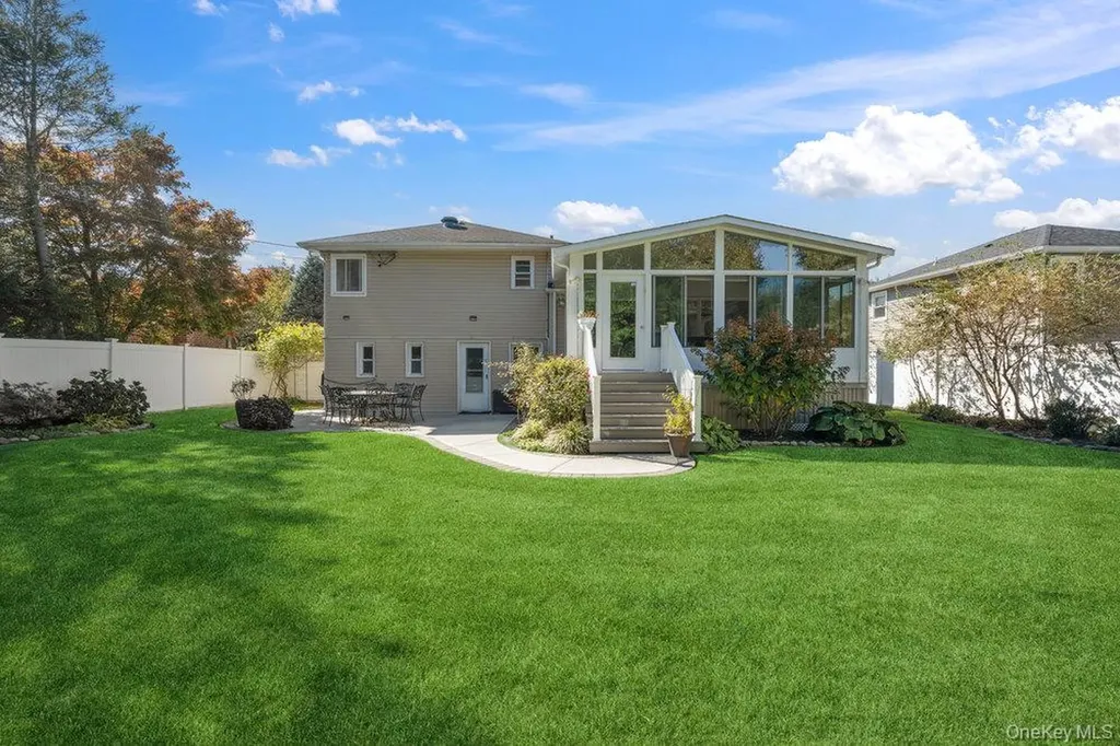20 Vista Road Plainview NY 11803