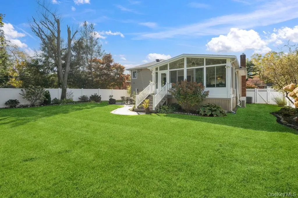 20 Vista Road Plainview NY 11803
