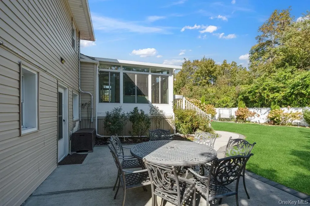 20 Vista Road Plainview NY 11803