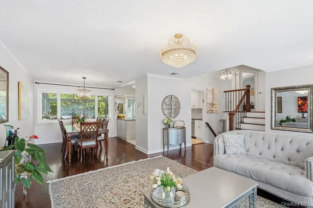 20 Vista Road Plainview NY 11803