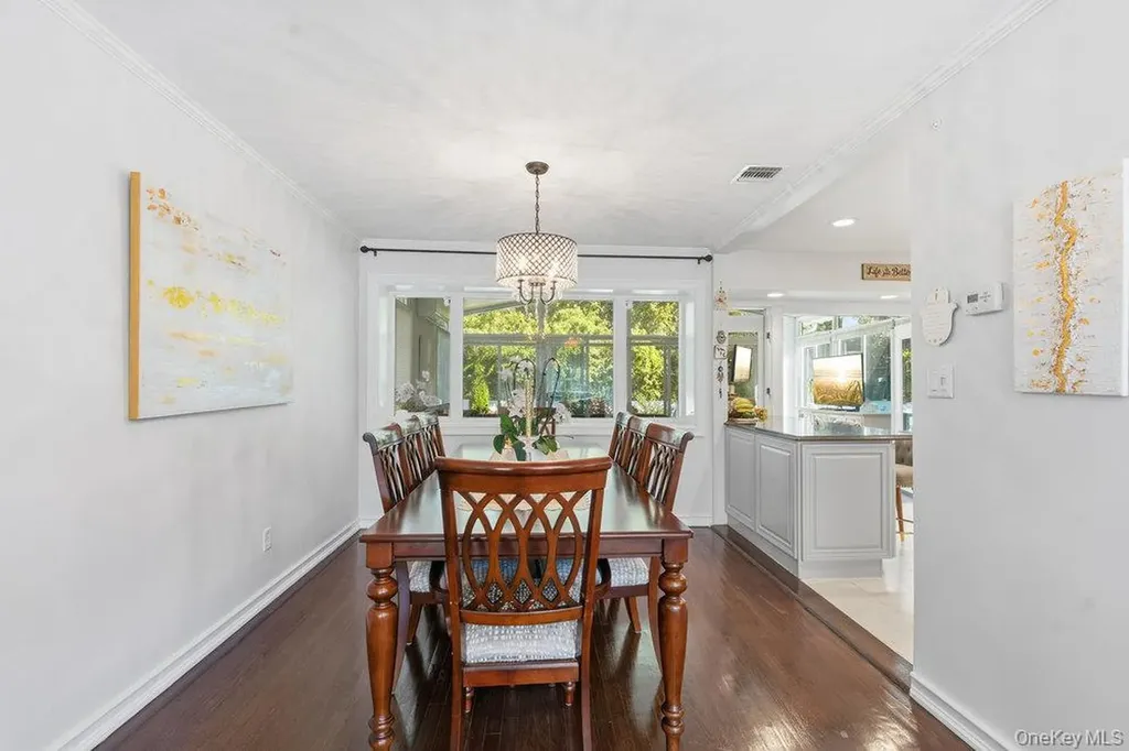20 Vista Road Plainview NY 11803