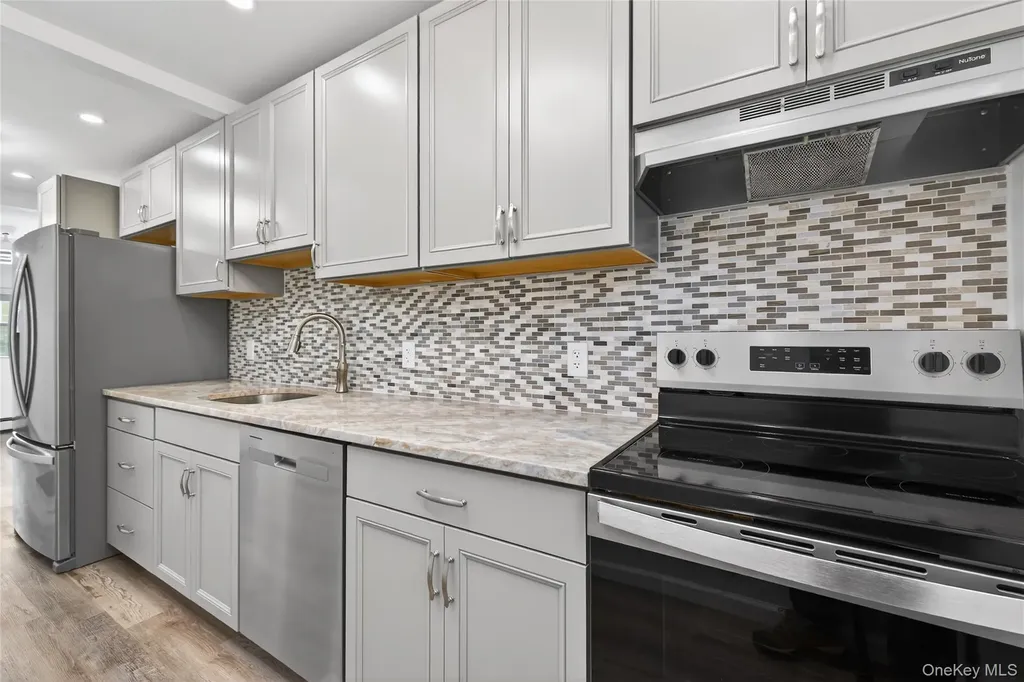 47 Weeks Road North Babylon NY 11703